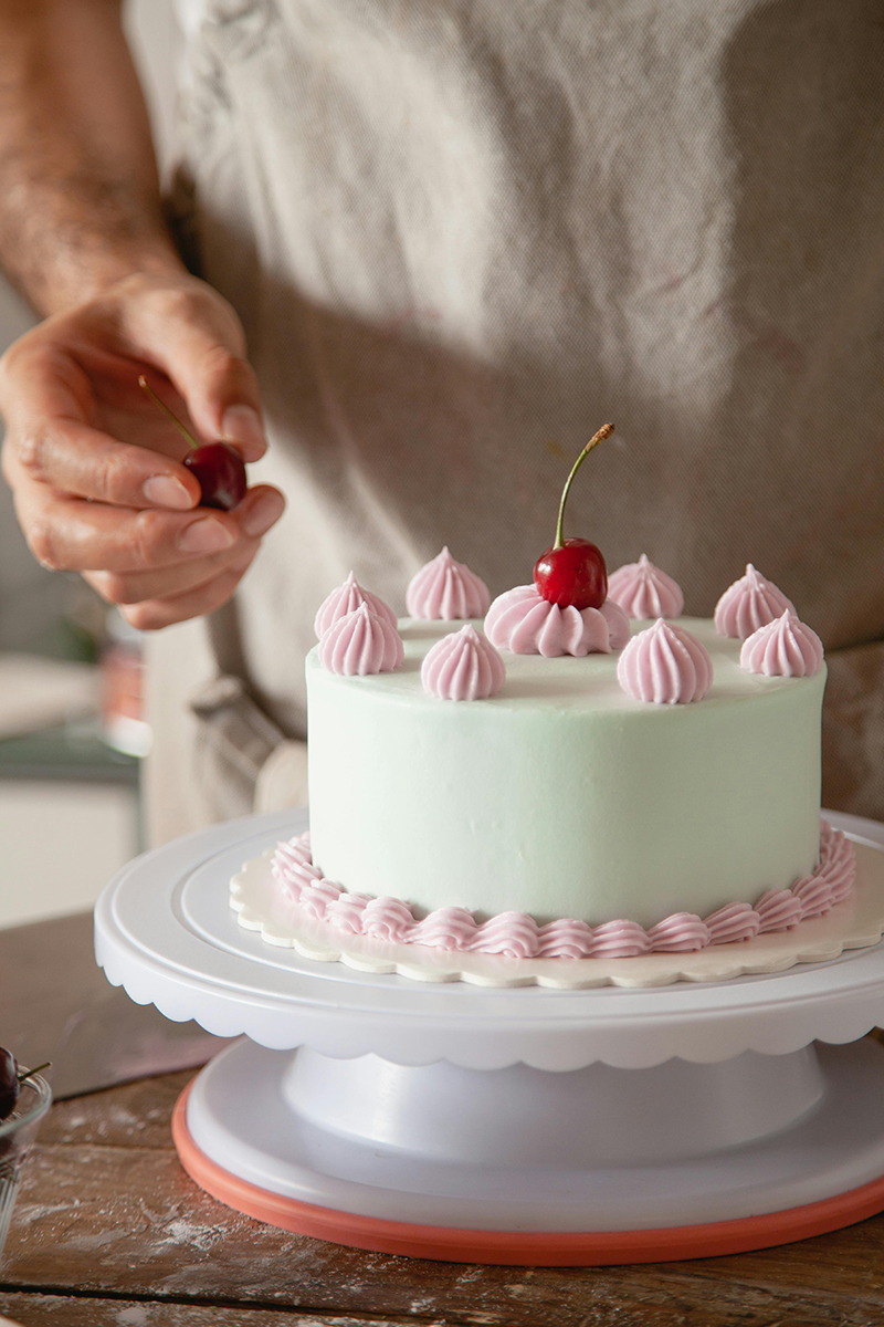 Cake Decorating Photo